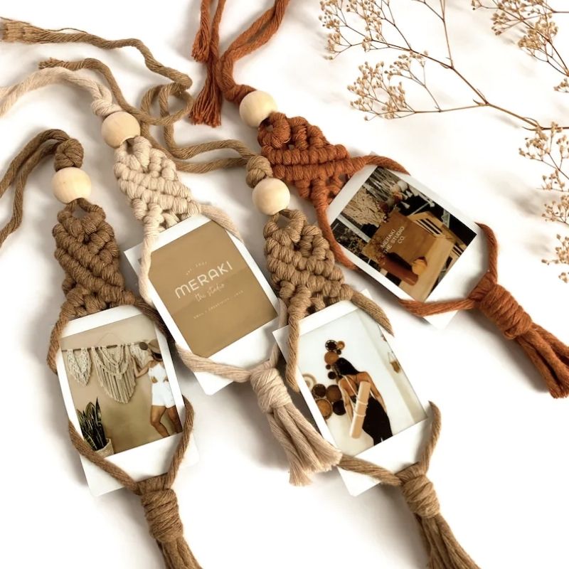 beautiful finds - macrame polaroid photo holder