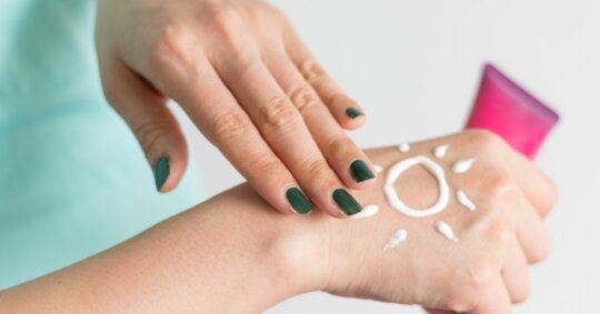 What’s The Deal With Sunscreen? How To Find A Good Reef-Safe Option?